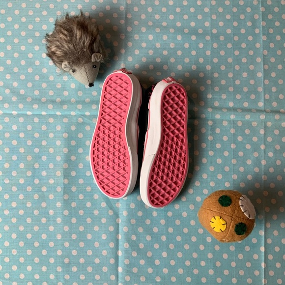 Kids heart shape slip on vans. - Picture 2 of 4